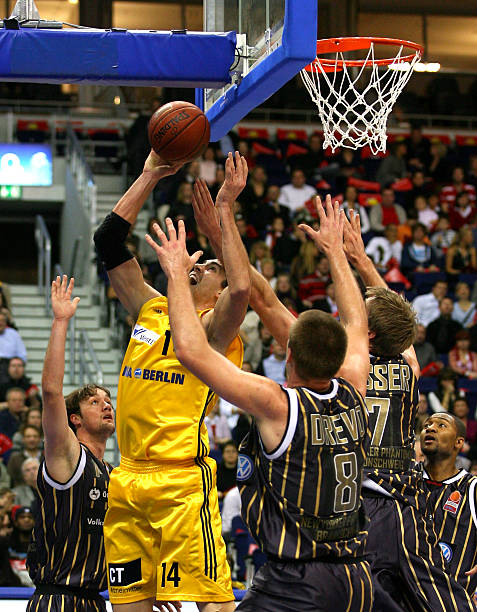 对方禁区内 对方禁区内