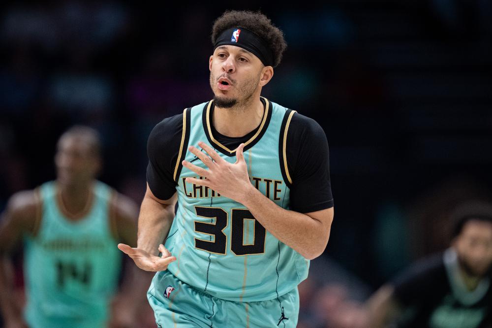 8亿美元合 8亿美元合